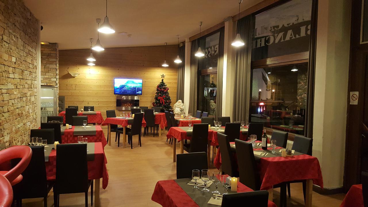 埃斯卡勒布兰奇酒店 莱索尔 外观 照片