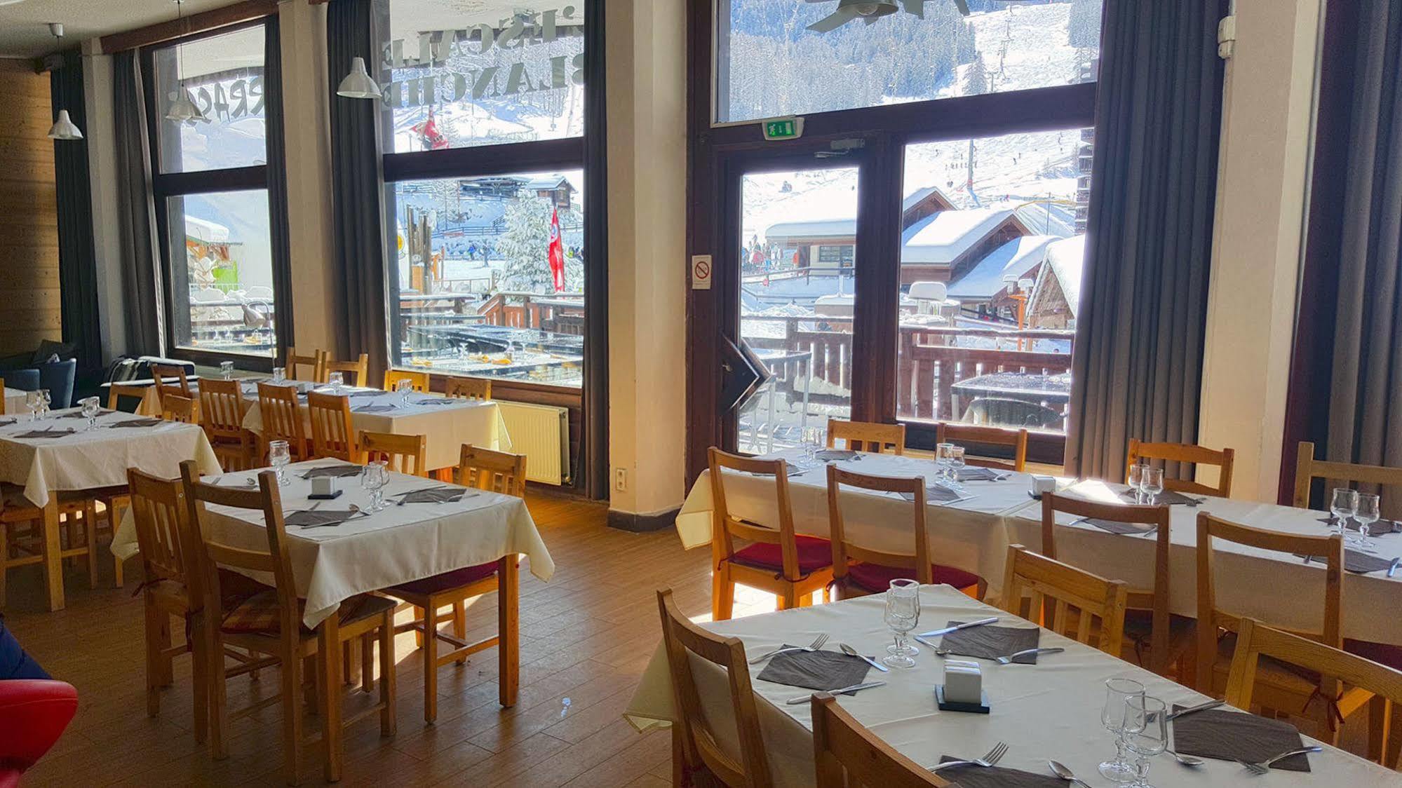 埃斯卡勒布兰奇酒店 莱索尔 外观 照片